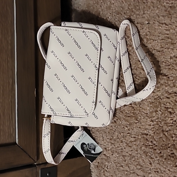 NWT Kendall & Kylie crossbody bag NWT Kendall & Kylie crossbody bag NWT … - Picture 5 of 17